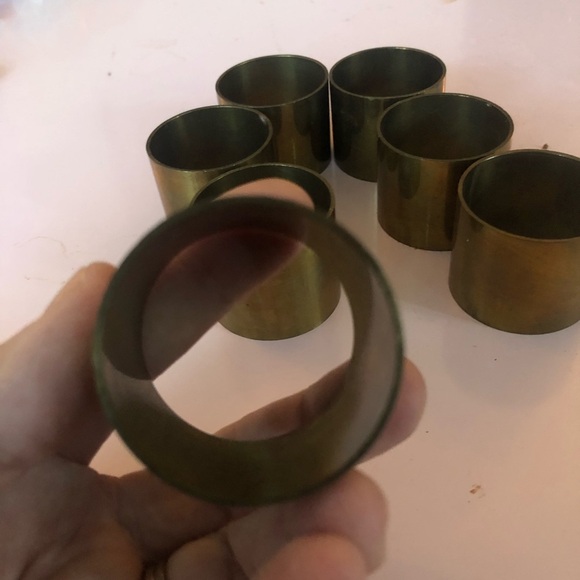 7 Vintage Brass Napkin Rings. Keep it simple and classy or decorate with napkins - Picture 5 of 7